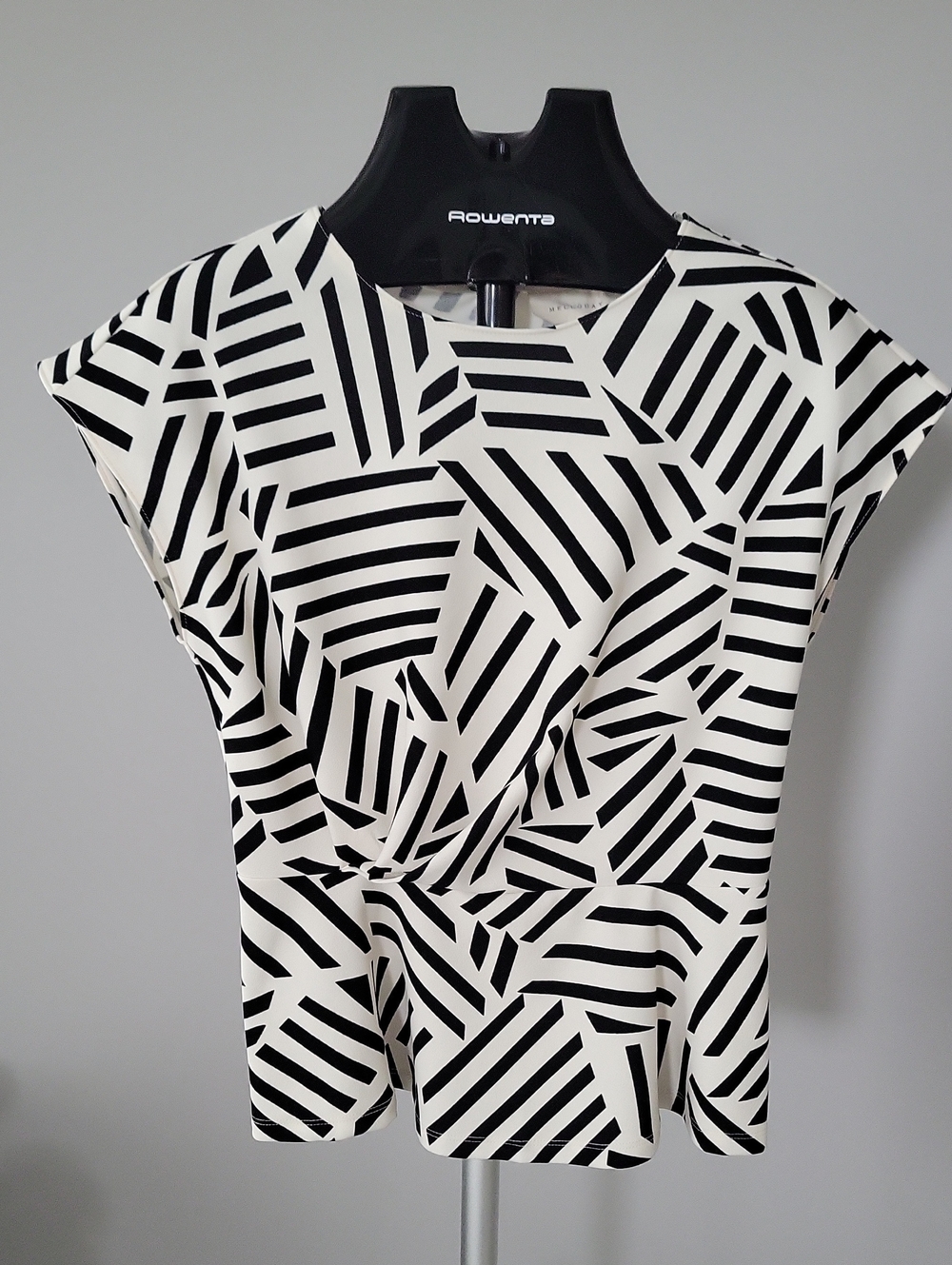 Black & White Geometric Cap-Sleeve Top,Size S
